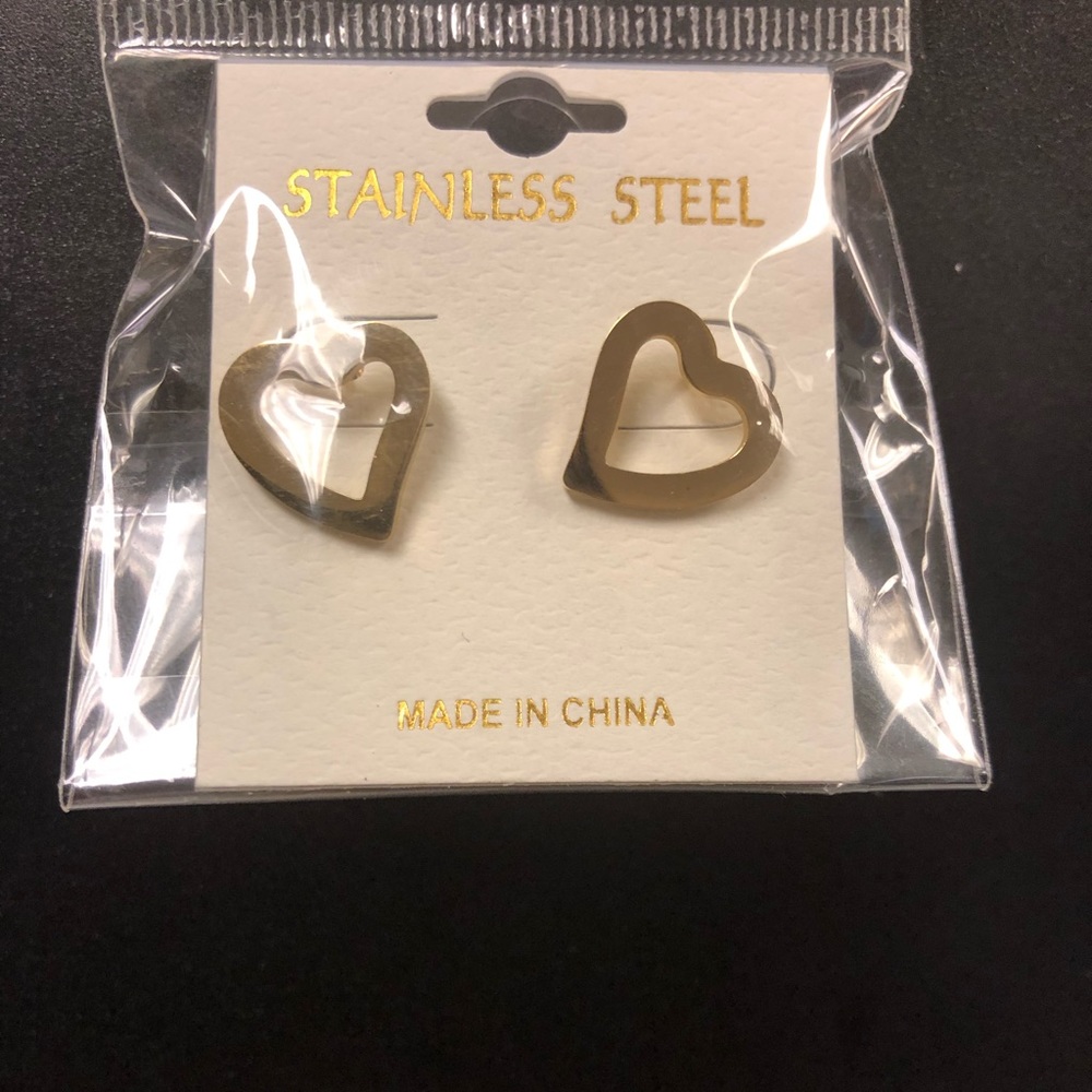 *SOLD*NWT Stainless Steel Gold Heart Stud Earrings